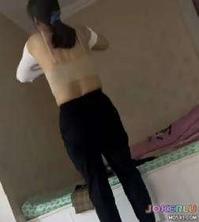  老妈买新衣回来试穿给我看